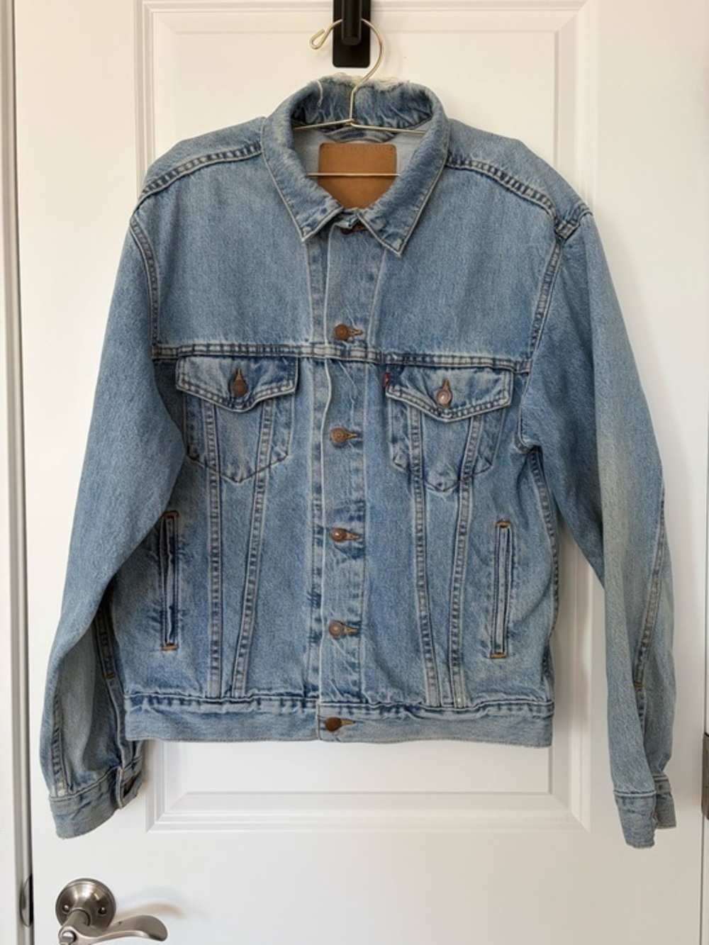 Vintage Levi’s Denim Trucker Jacket Distressed Frayed Collar Made in USA